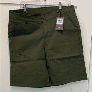 Men’s mountain hardwear, hardwear, AP short. Still in the bag